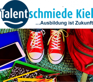 Logo der Talentmschmiede und Symboldbild mit Rucksack, Schreibzeug, Handy um ein Paar Schuhe gelegt